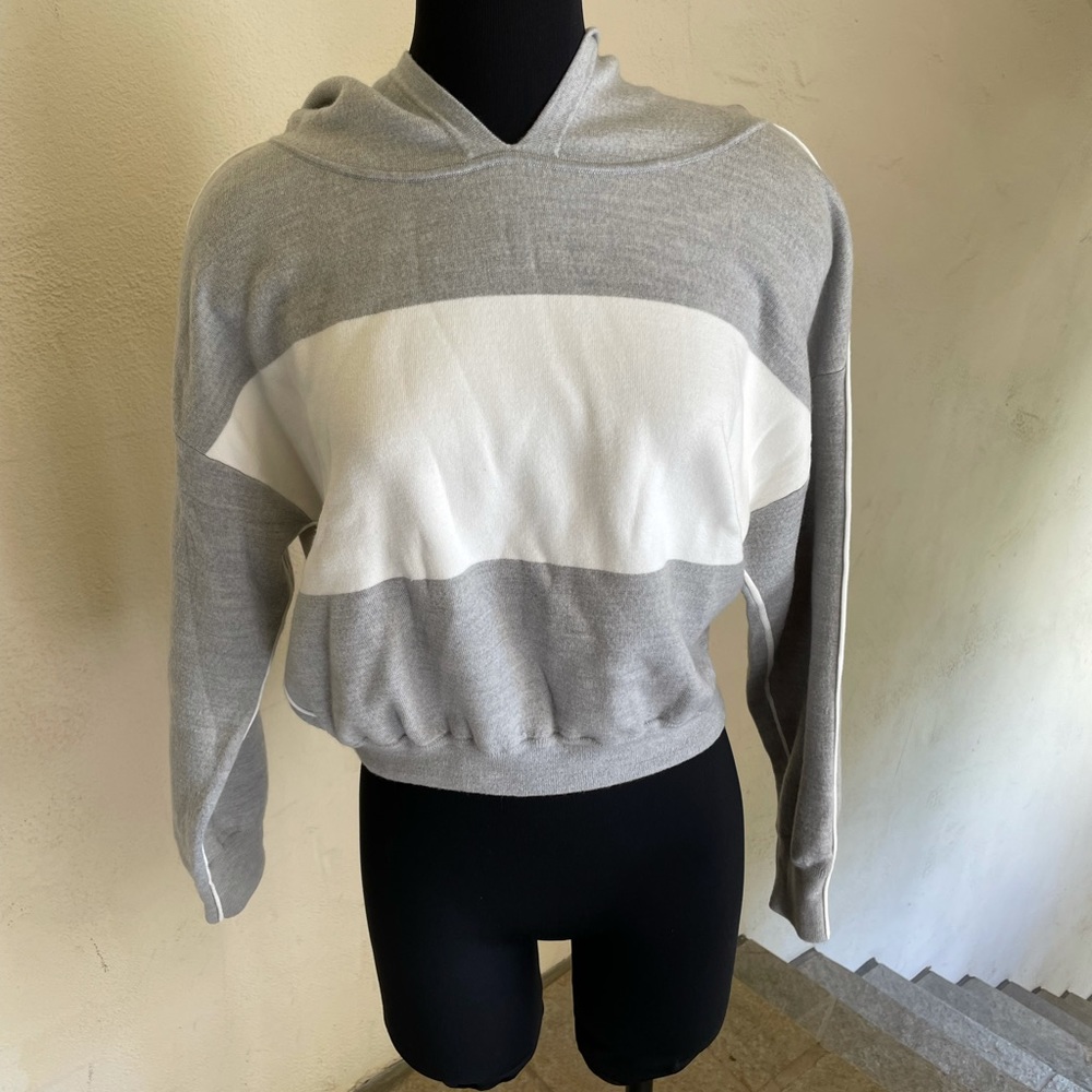 Alice and Olivia Grey/White Sweatshirt